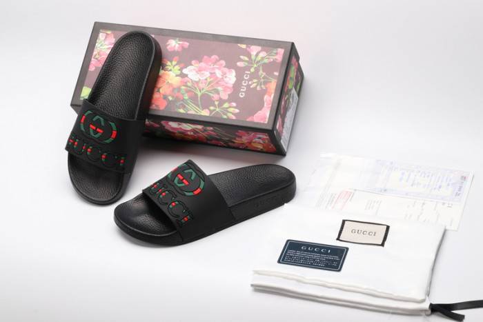 G*u*i slippers