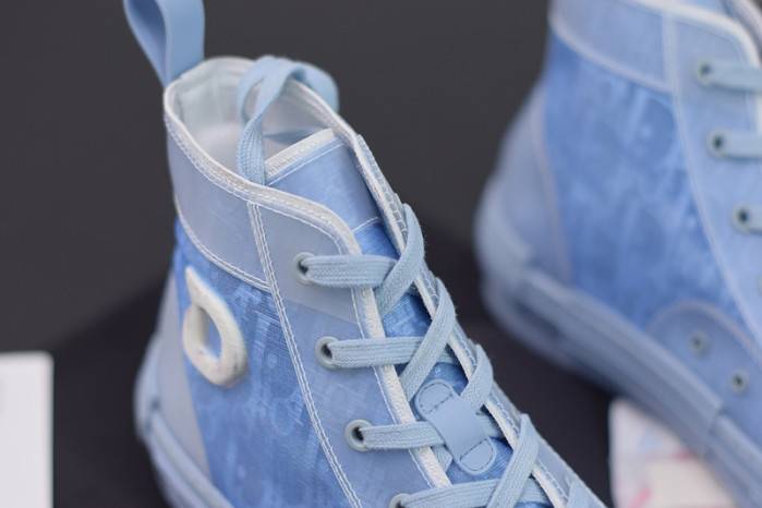 D10R B23 Oblique High Top Sneaker
