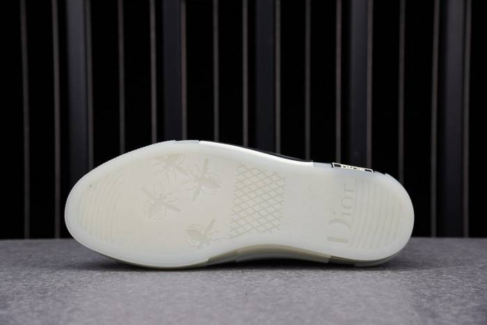 D10R B23 Oblique High Top Sneaker