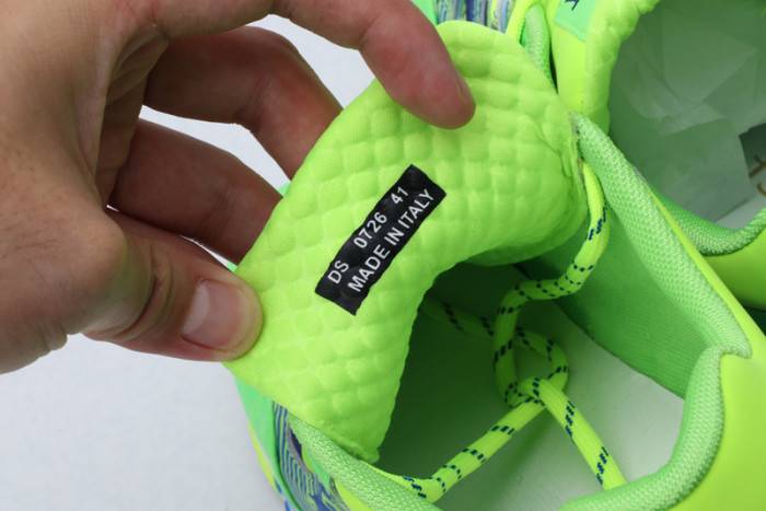 VERS SNEAKERS