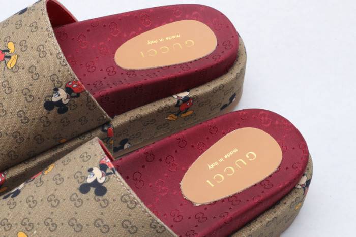 G*u*i slippers
