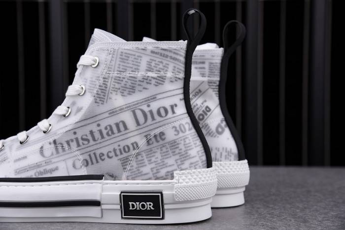 D10R B23 Oblique High Top Sneaker