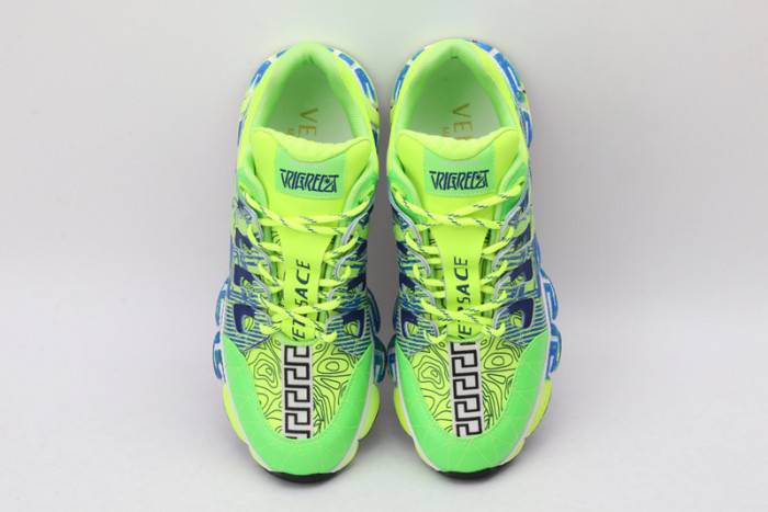 VERS SNEAKERS
