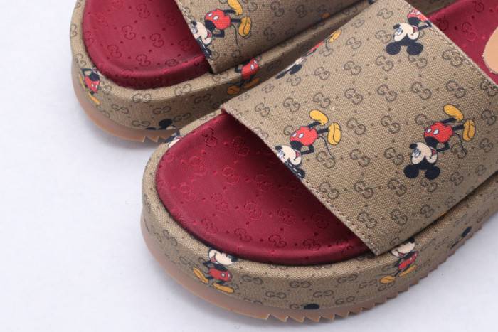G*u*i slippers