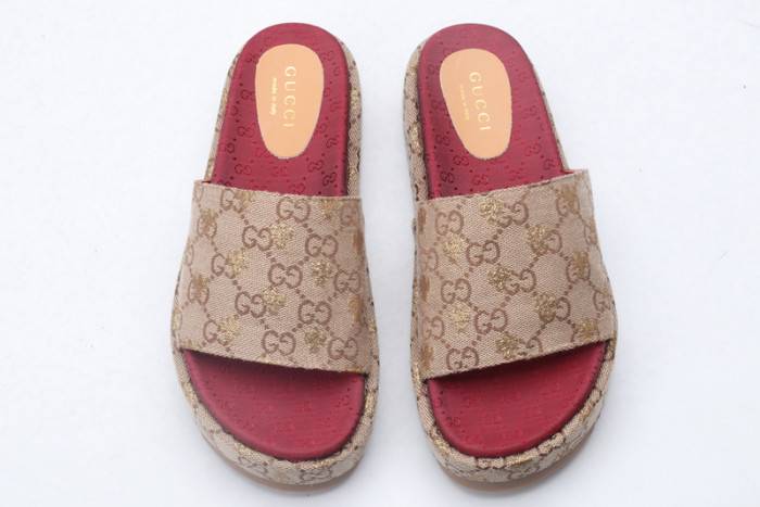 G*u*i slippers