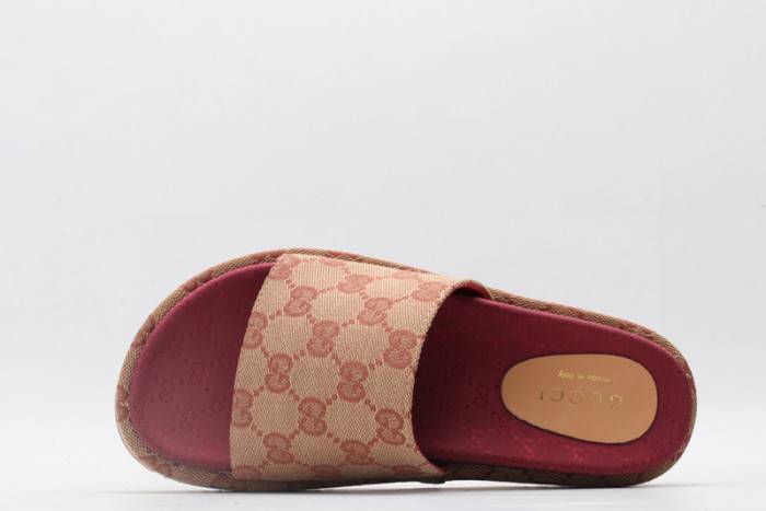 G*u*i slippers