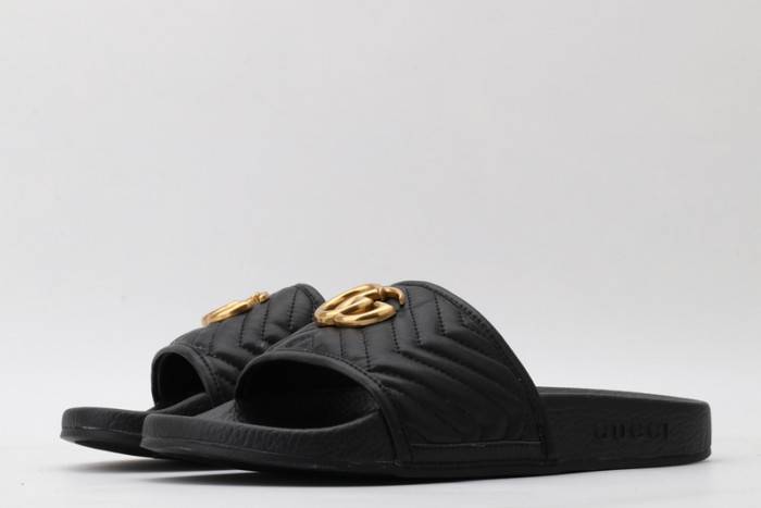G*u*i slippers