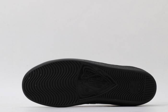 G*u*i ace embroidered low-top sneaker black