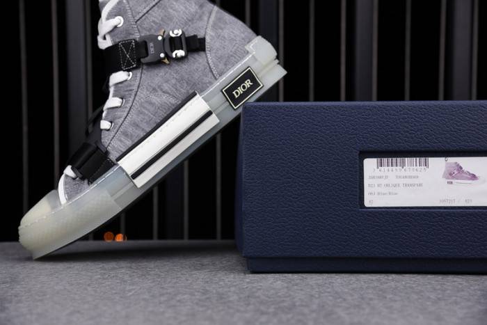D10R B23 Oblique High Top Sneaker