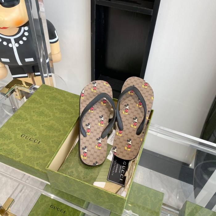 G*u*i slippers