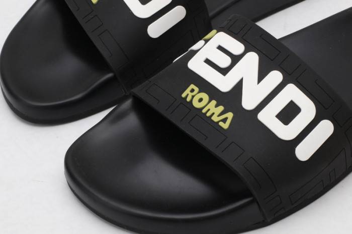 FEND1 SLIPPERS