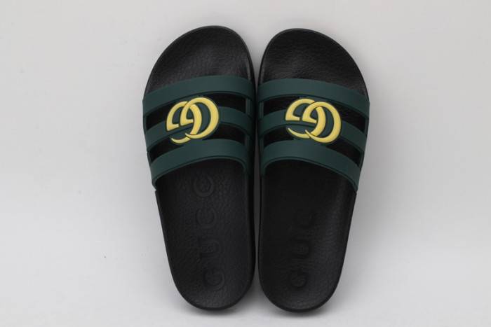 G*u*i slippers
