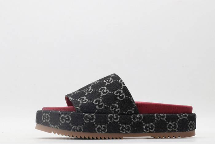 G*u*i slippers