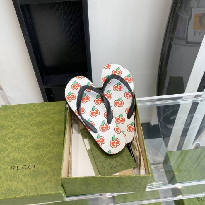 G*u*i slippers
