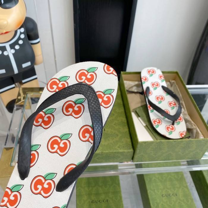 G*u*i slippers
