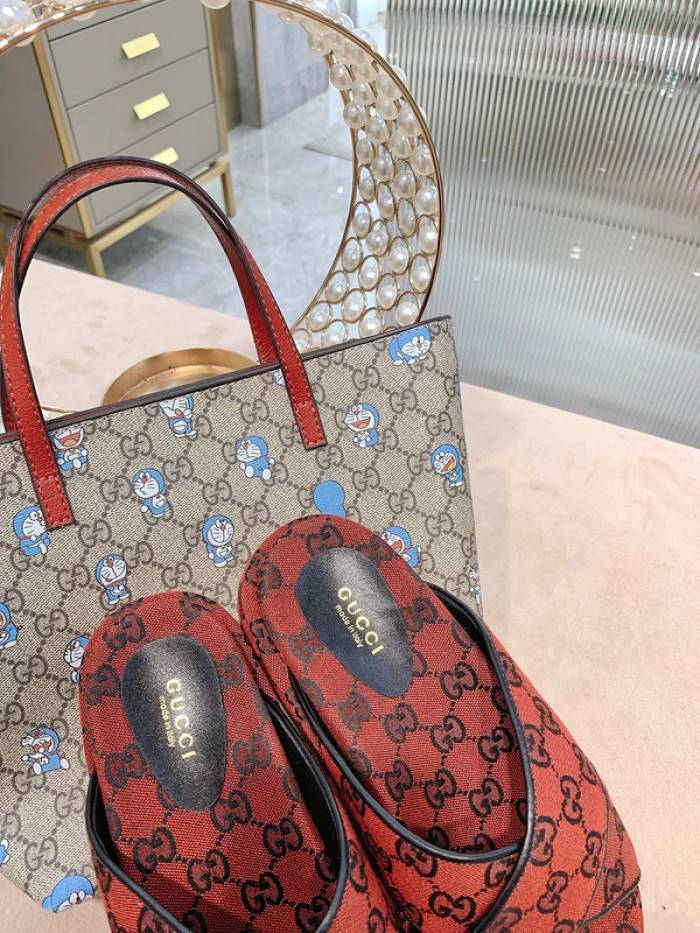 G*u*i slippers