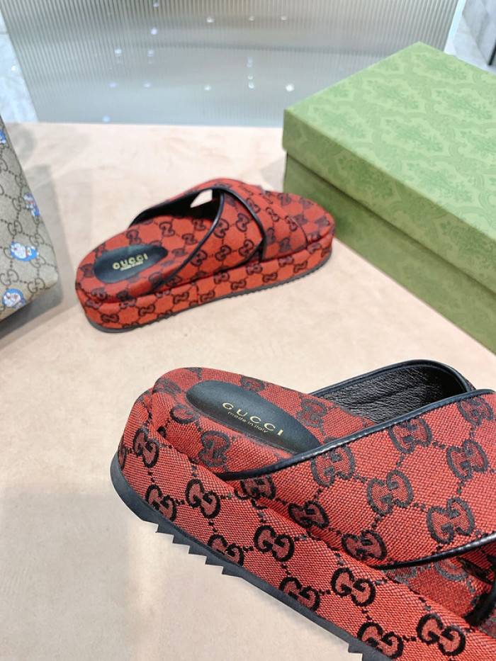 G*u*i slippers