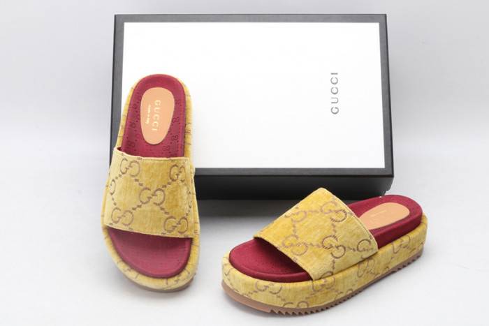 G*u*i slippers