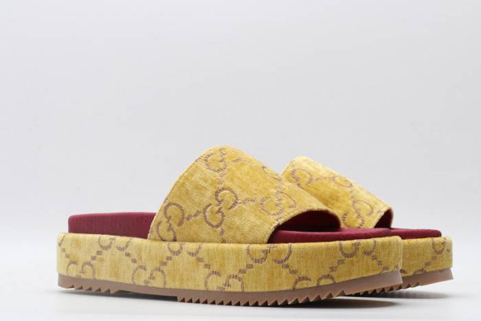 G*u*i slippers