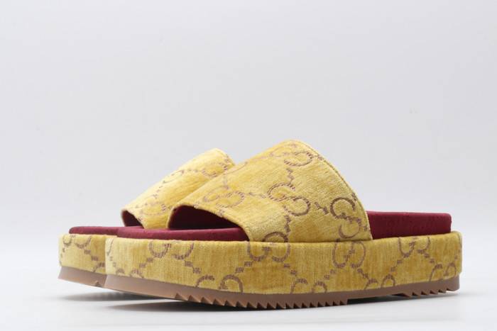 G*u*i slippers