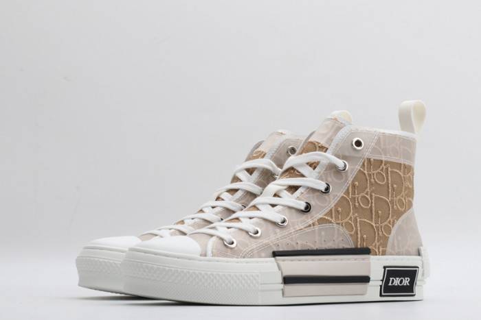 D10R B23 Oblique High Top Sneaker