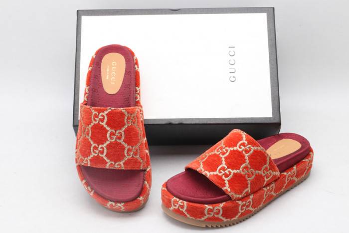 G*u*i slippers