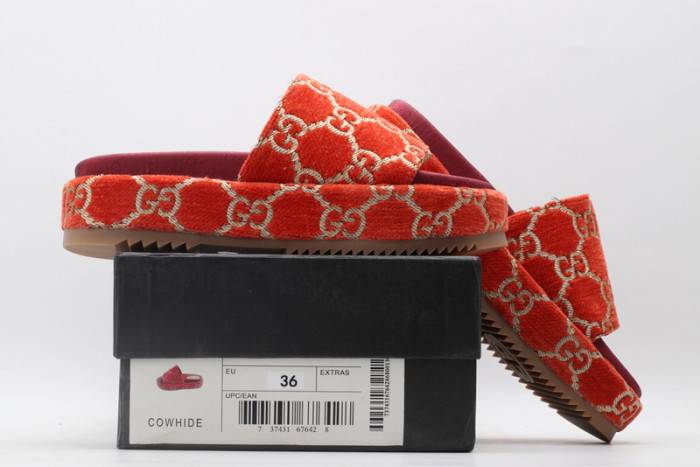 G*u*i slippers